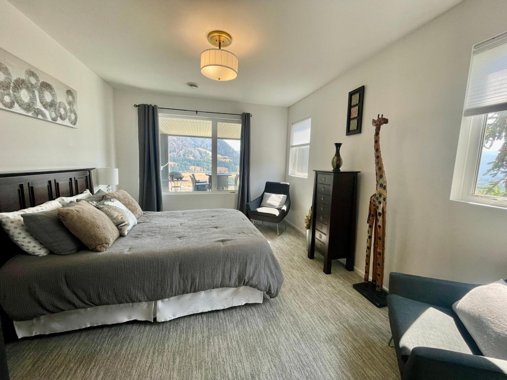 Beautiful Suite On Golf Course Kelowna Esterno foto